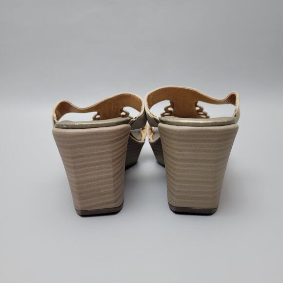 Naot Womens Medallion T Strap Leather Slip On Wedge Sandals Gold Size 38/7.5 - Picture 6 of 8